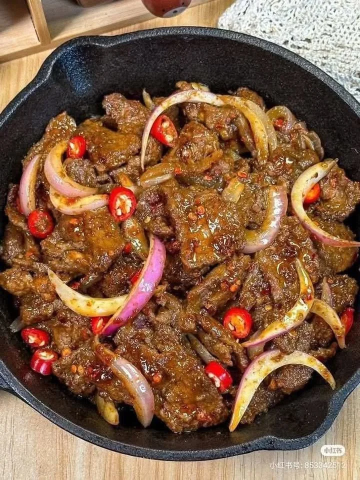 Spicy Stir-Fried Beef with Onions and Chilies in a vibrant dish.
